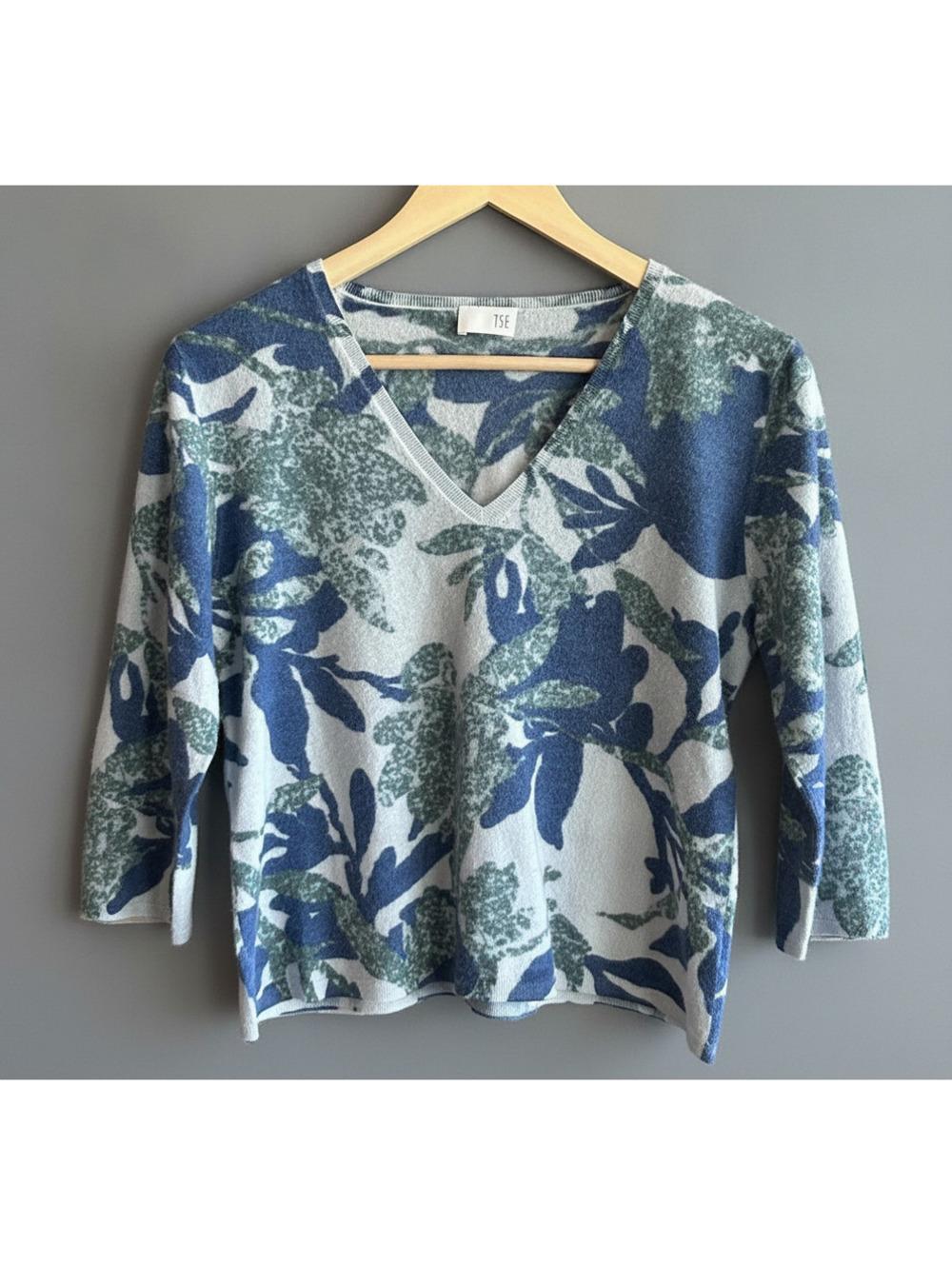 TSE Womens Cashmere Sweater Sz XL (runs small) Floral V Neck